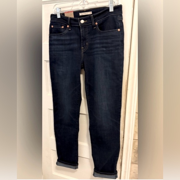 NWT Levis Boyfriend Mid Rise Ladies Jeans. 28x30. - Picture 4 of 11